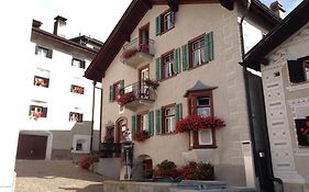 B&B Hotel & Appartements Chasa Valaer